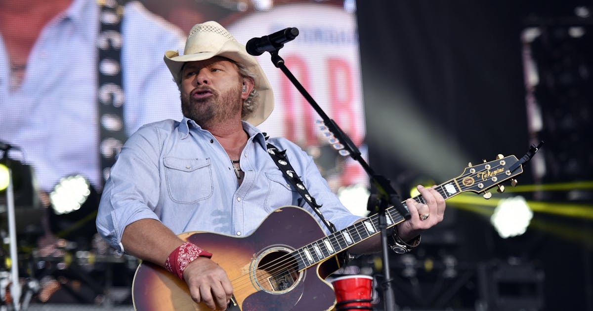 Toby Keith gets wacky but not political with 3 Doors Down at State Fair