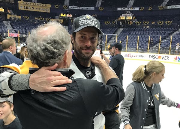 Matt Cullen got a hug from his father Terry after Pittsburgh won the Stanley Cup last season.