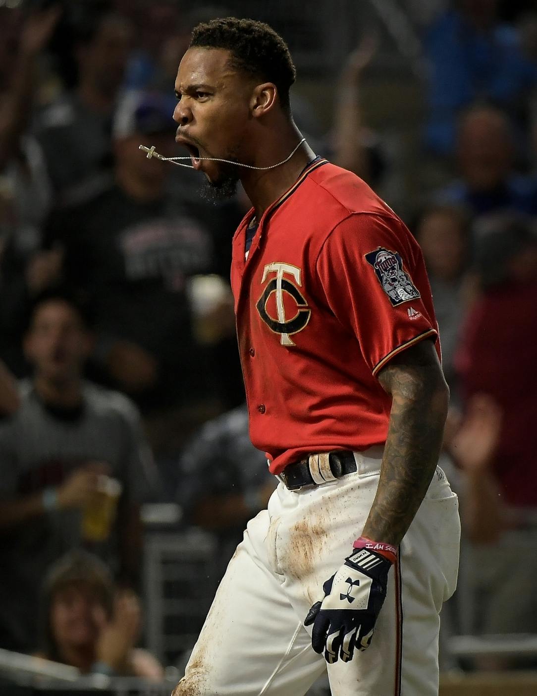 Twins: Byron Buxton's stunned reaction to unreal home run robbery