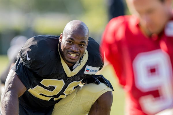 New Orleans Saints running back Adrian Peterson (28) participates in drills during the New Orleans Saints training camp on July 30, 2017 at the Ochsne