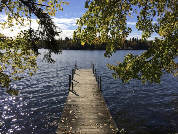 A dock on the Norshor peninsula looks out toward Ludlow’s Island and leads to hiking trails perfect for admiring the natural hues up close.