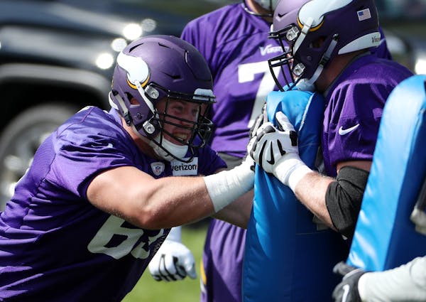 Rookie center Pat Elflein (65), who practiced his blocking technique Tuesday, will anchor the Vikings offensive line after impressing coaches in the p