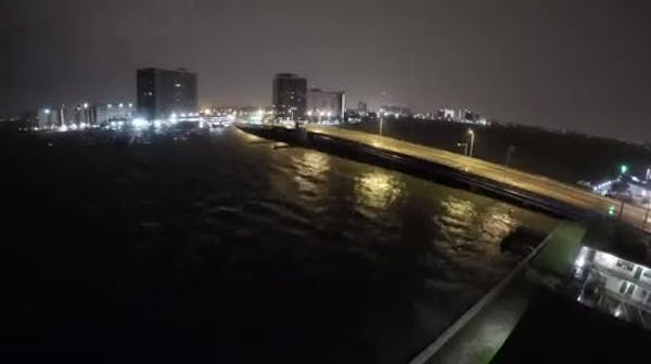 Time-lapse shows hurricane's fury on Miami beach