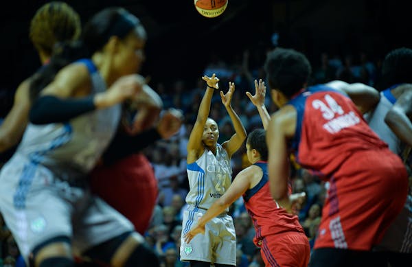 Lynx guard Renee Montgomery hit a three-pointer in the second quarter Tuesday night against the Washington Mystics.