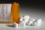 Two Minnesota doctors on the front lines of the opioid epidemic describe the telltale warning signs of addiction to prescription painkillers.