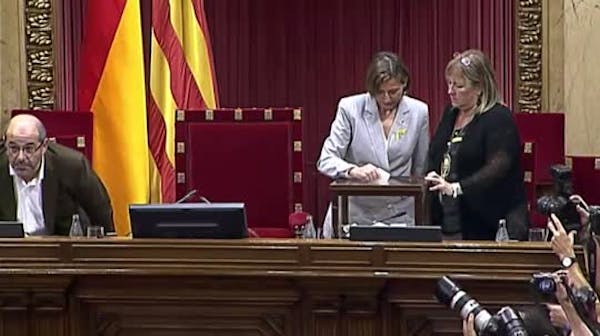 Catalan lawmakers vote for independence