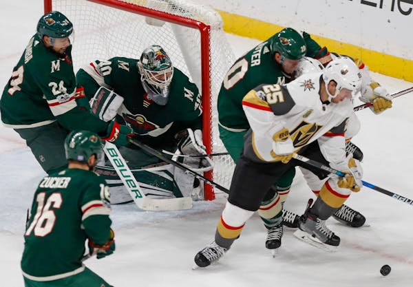 Wild cleans up play in own end vs. Vegas