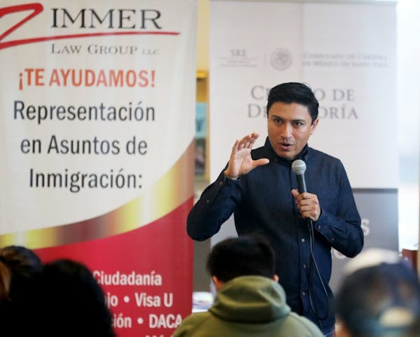 Oswaldo Cabrera of the Mexican Consulate in St. Paul talked to Mexican citizens about their rights at a recent workshop.