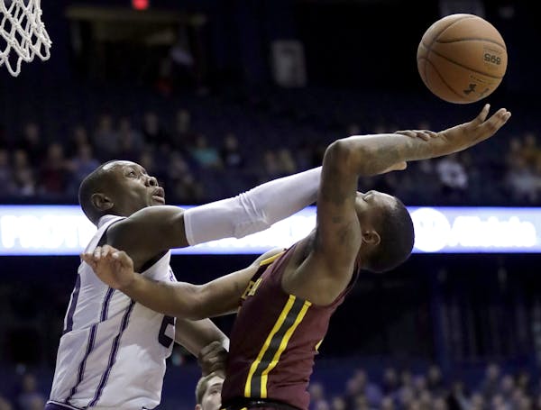 Northwestern guard Scottie Lindsey, left, blocked a shot by Gophers guard Dupree McBrayer during the first half Wednesday.