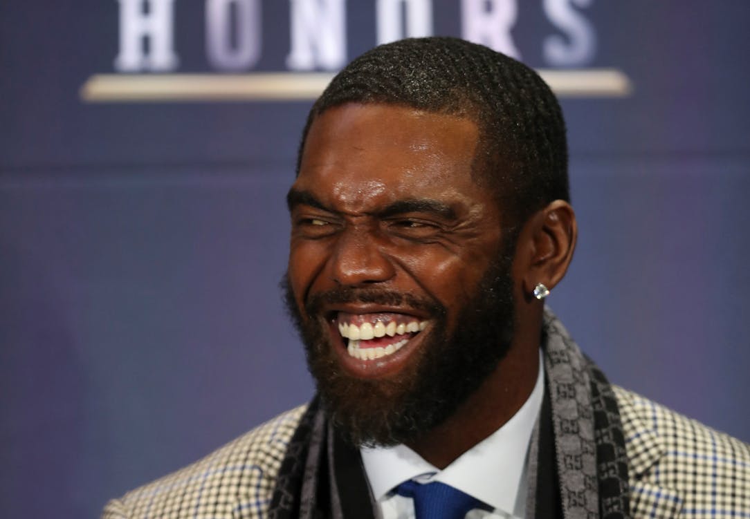 Moss joining Pro Football Hall of Fame, Sports