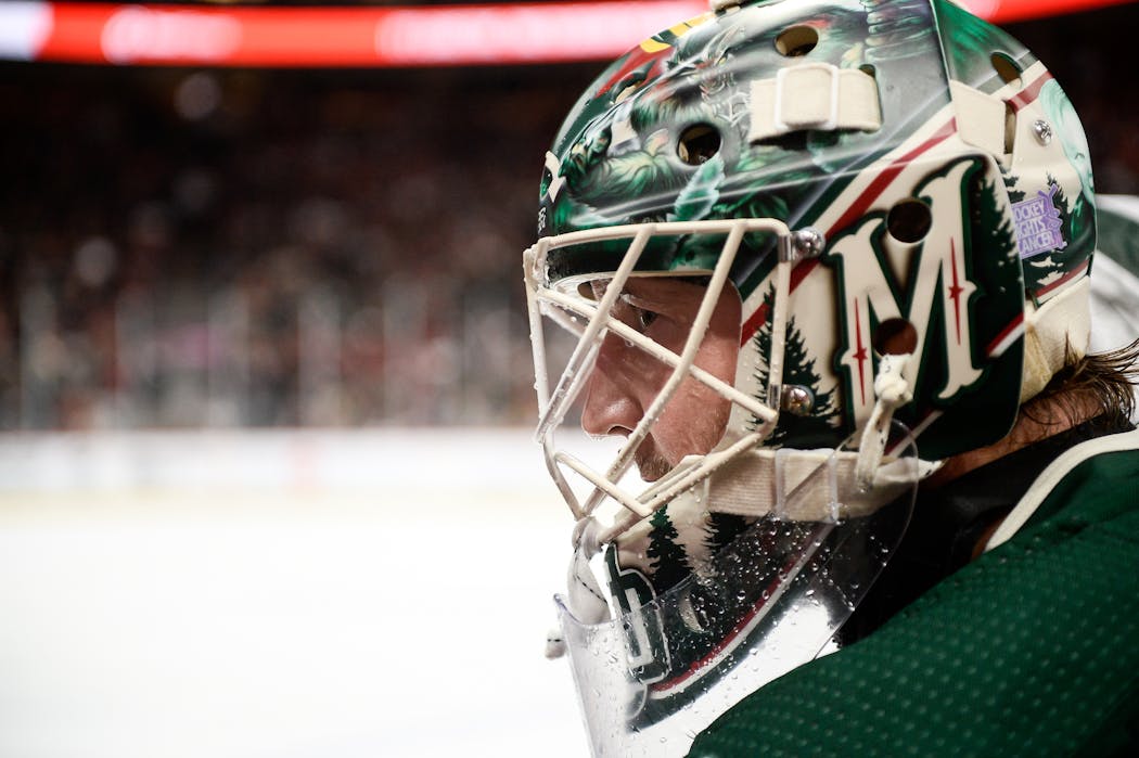 Dubnyk exercises his eyes before games