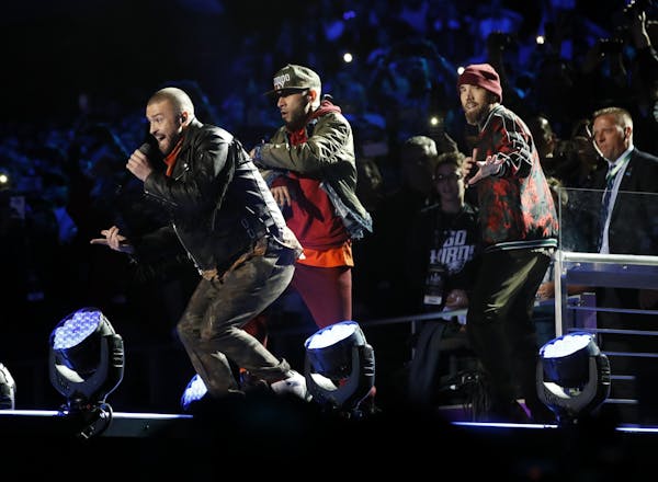 Pink and Justin Timberlake perform at U.S. Bank Stadium