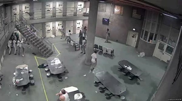 16 inmates charged after fight at Chicago jail