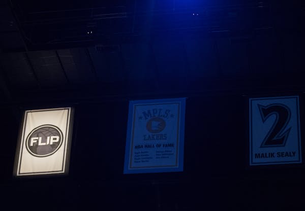 A pregame ceremony honoring Flip Saunders included an unveiling of a permanent banner in Target Center to honor his memory.