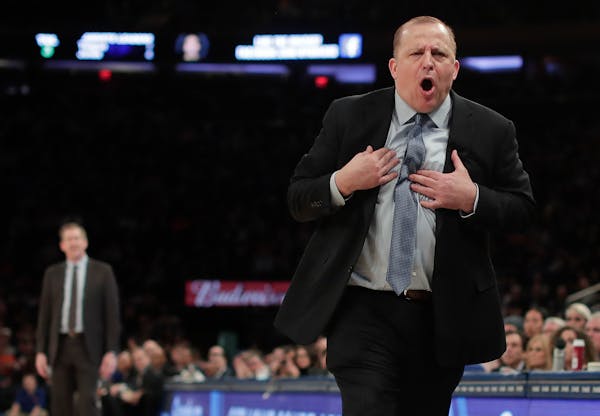 Tom Thibodeau retains the title of coach and basketball boss with the Timberwolves, a situation that seems to be disappearing in the NBA.
