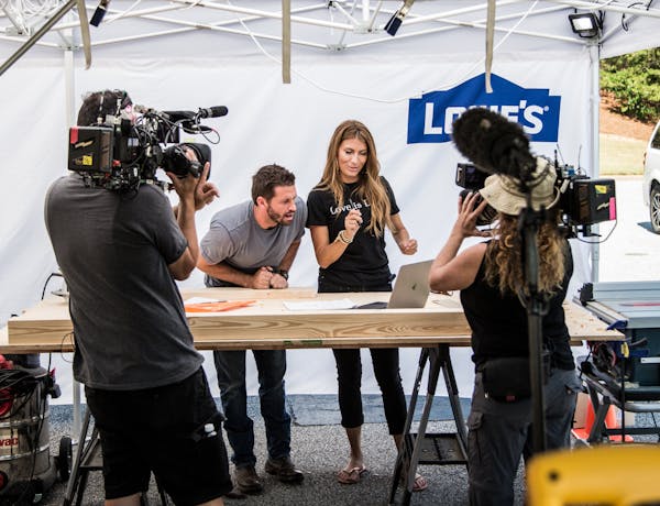 Minnesotan Genevieve Gorder is back to the ol’ drawing board in an upcoming episode of “Trading Spaces,” alongside new carpenter Brett Tutor.