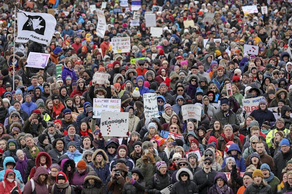 In St. Paul, 20,000 rally for gun control