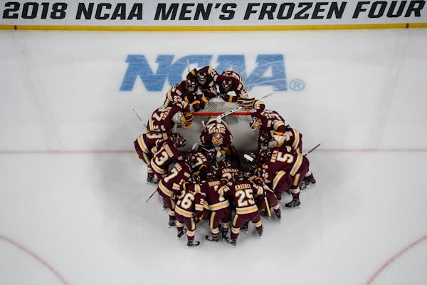 Minnesota Duluth players huddled up around goaltender Hunter Shepard before their NCAA title game against Notre Dame.