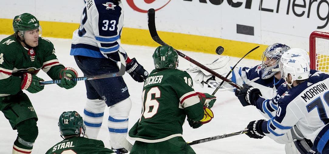 Eric Staal takes brutal cross-check to neck from Jets' Morrissey