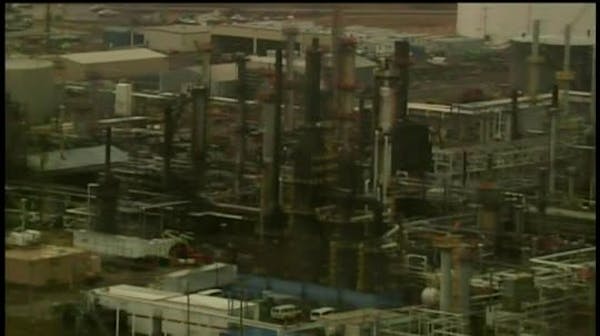 Evacuation lifted after refinery explosion