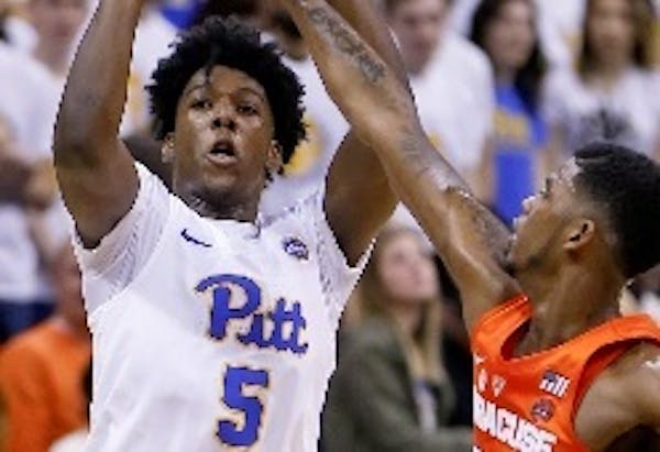 Former Pittsburgh guard Marcus Carr will transfer to Minnesota and be eligible to play three seasons beginning in 2019-20.