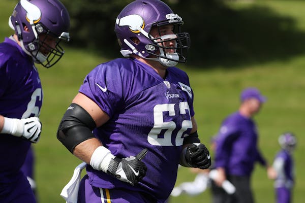 Access Vikings: Easton injury leaves offensive line exposed