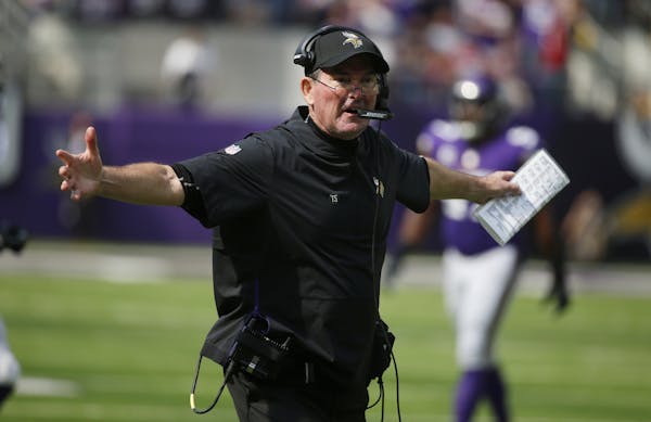 AP Photo/Bruce Kluckhohn
Minnesota Vikings coach Mike Zimmer had plenty of reasons to both applaud and critique his team after the win against San Fra