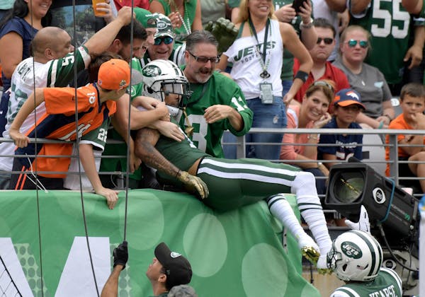 Jets fans celebrated a touchdown with wide receiver Robby Anderson.