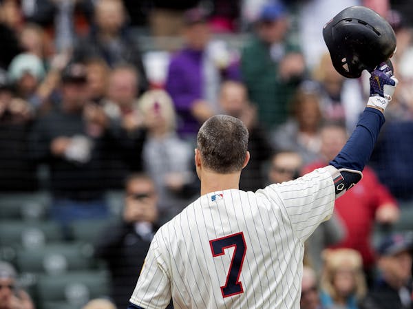 Minnesota Twins first baseman Joe Mauer tipped his hat to the cheering crowd before his first at bat on the final game of the season.