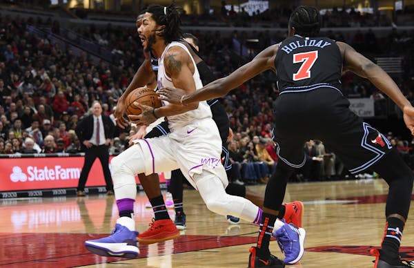 Wolves guard Derrick Rose, in his return to Chicago, drove past Bulls forward Justin Holiday. He scored a team-high 24 points as the Wolves hammered t