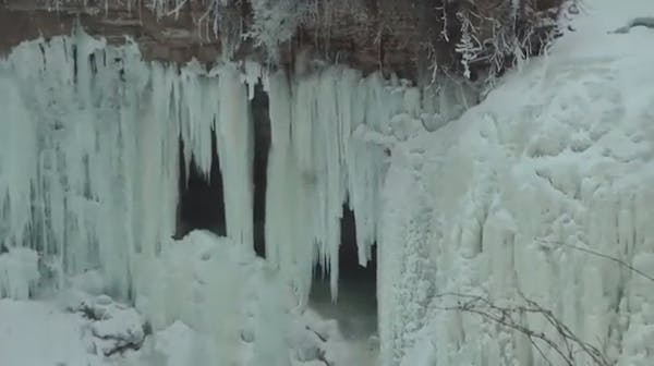 Frozen waterfall draws sightseers in Minneapolis