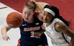 Illinois' Arieal Scott and the Gophers' Taiye Bello fought for a loose ball in a Jan. 6 game. To end their three-game losing streak, the Gophers will 