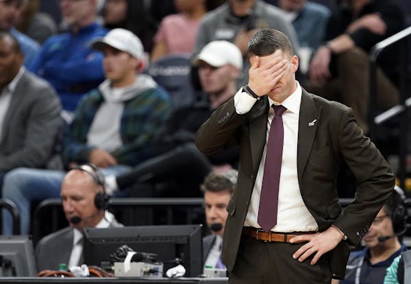 Minnesota Timberwolves head coach Ryan Saunders expresses his frustration during the second half.