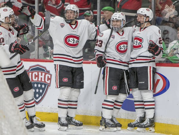 St. Cloud State’s Easton Brodzinski (26) and teammates celebrated a goal at last year’s NCHC Frozen Faceoff.