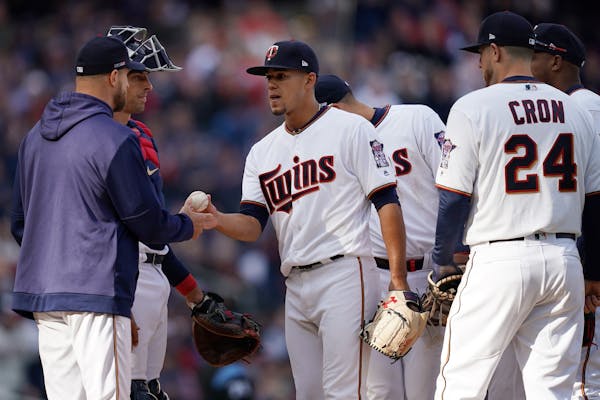 Minnesota Twins manager Rocco Baldelli (5) pulled Minnesota Twins starting pitcher Jose Berrios (17) from the game in the in the eighth inning Thursda