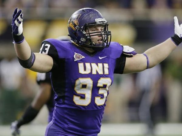 Vikings to sign pass rusher Schult from Northern Iowa, defunct league