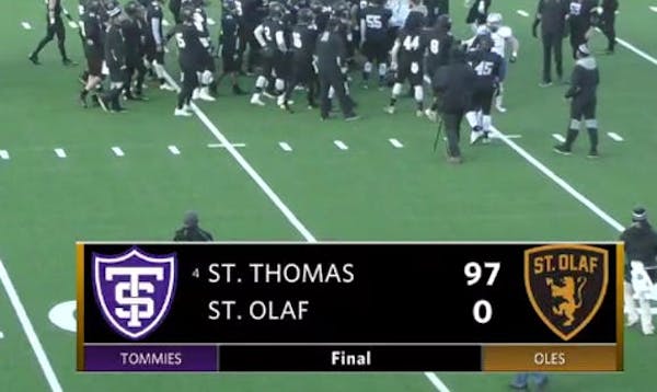 2017: St. Thomas clobbers St. Olaf 97-0