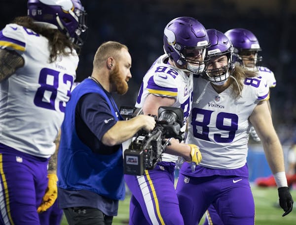 Minnesota Vikings tight end Kyle Rudolph (82) left a tight end David Morgan (89) celebrated Rudolph's 44-yard touchdown in the second quarter at Ford 