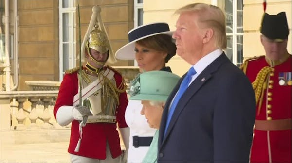 Trump receives official welcome at Palace