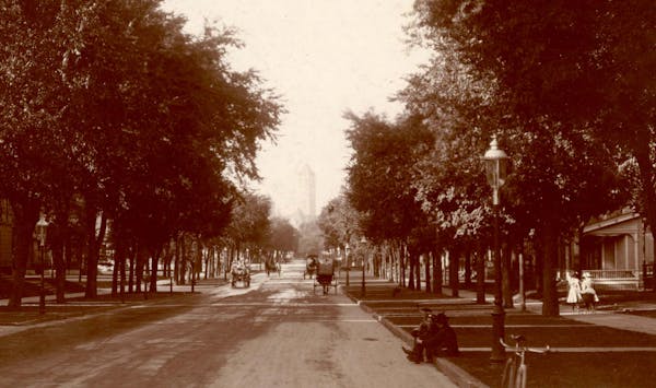 Wide boulevards, an asphalt street and mansions set apart Park Avenue in this 1905 photo, taken from Franklin Avenue looking northward.