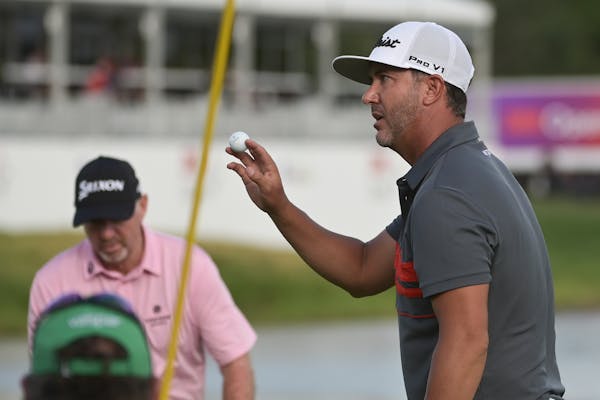 Scott Piercy acknowledged the gallery on the 18th green at TPC Twin Cities in Blaine after shooting a 9-under 62 to take the first-round lead at the 3