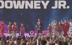 Swift, Downey Jr light up Teen Choice Awards
