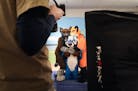 Photographer Makalu tried to manage the photo station for furries at the Furry Migration convention. His photos will be posted on the Furry Migration 