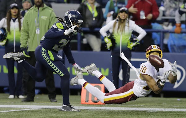 Josh Doctson dived to catch a touchdown pass from Kirk Cousins against Seattle cornerback Shaquill Griffin on Nov. 5, 2017.
