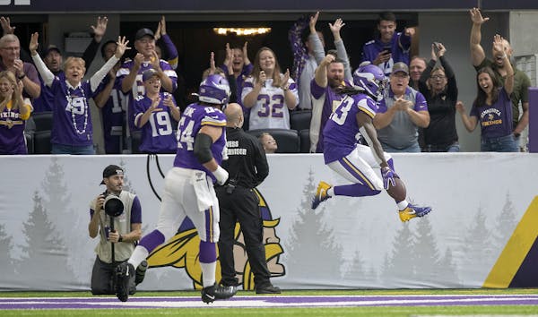 Dalvin Cook celebrated a touchdown during the first quarter.of Sunday's 28-12 victory.