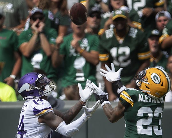 Minnesota Vikings wide receiver Adam Thielen (19) caught a 45 yard touch down catch over Green Bay Packers cornerback Jaire Alexander (23) in the thir