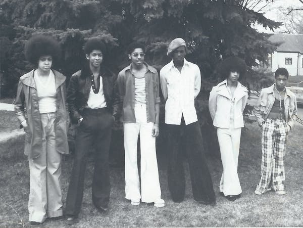 Linda Anderson, Andre Cymone, Morris Day, Terry Jackson, Prince and William “Hollywood” Doughty of Grand Central Band in the mid-1970s. The photo 