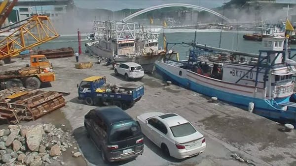 Video captures bridge collapsing in Taiwan