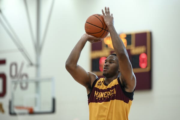 Gophers forward Eric Curry took a shot during the team’s first practice in September.