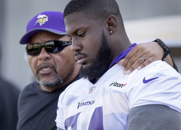 Vikings defensive line coach Andre Patterson spoke with Jaleel Johnson during training camp.